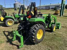 2022 John Deere 2032R Image