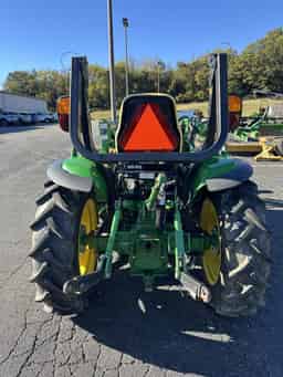 2016 John Deere 3033R Image