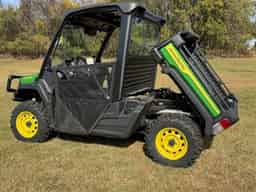2024 John Deere XUV835M Image
