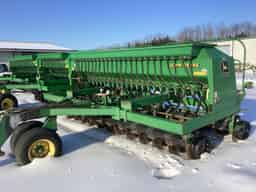 1998 John Deere 1560 Image