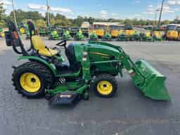 2015 John Deere 2032R Image