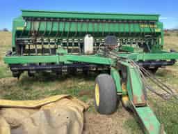 John Deere 1560 Image