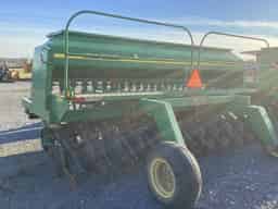 1998 John Deere 1560 Image