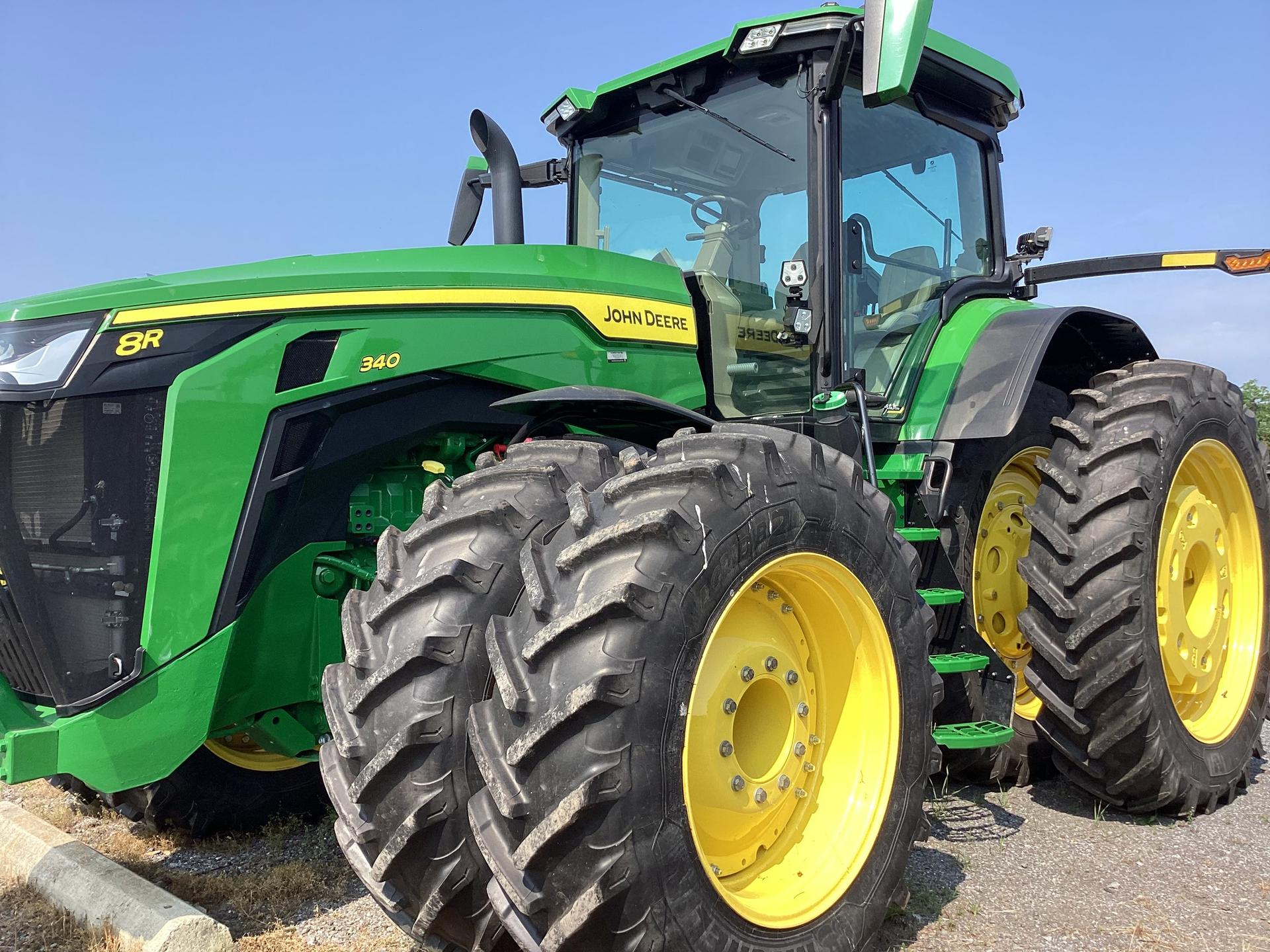 2021 John Deere 8R 340 Image