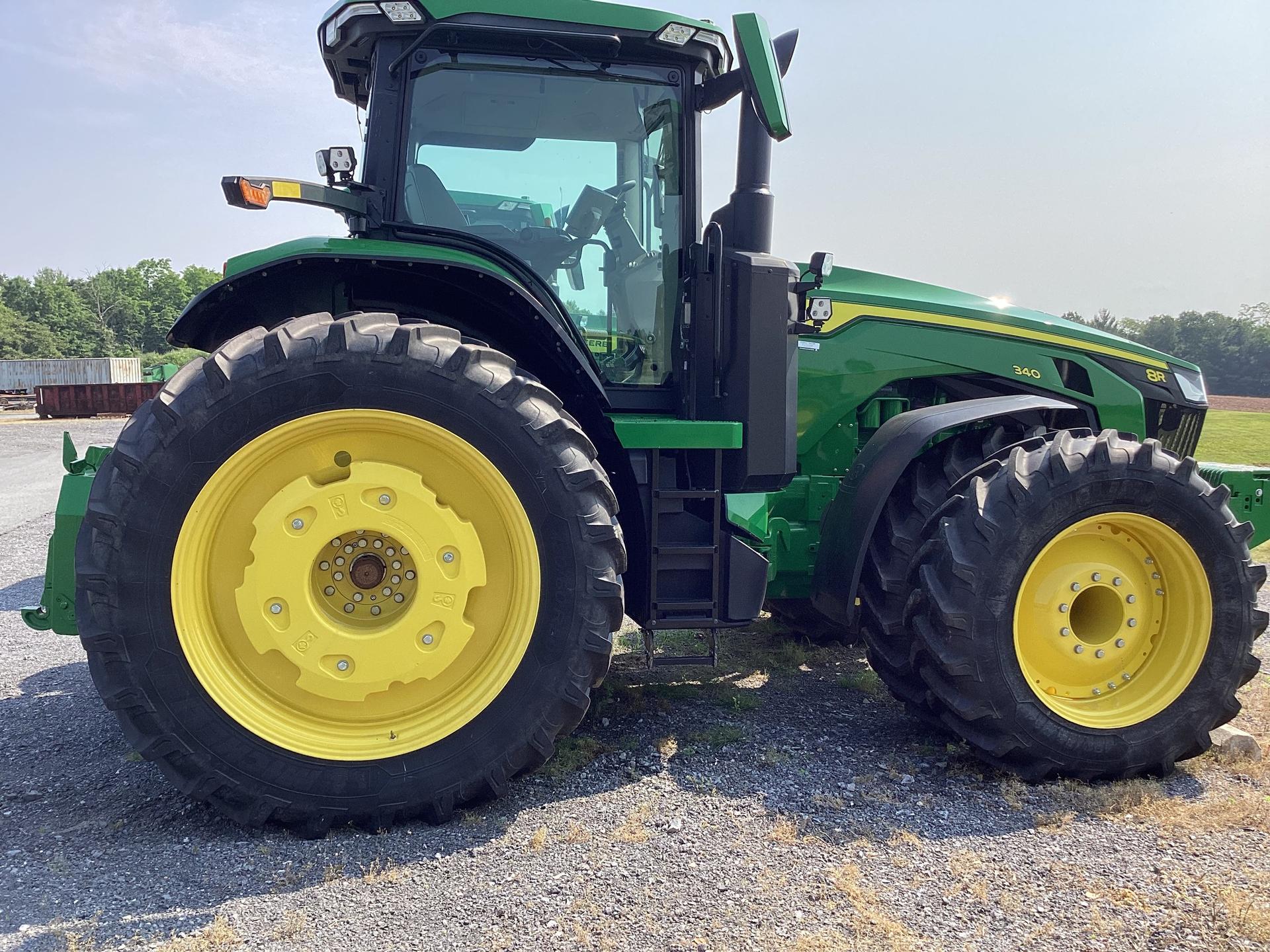 2021 John Deere 8R 340 Image