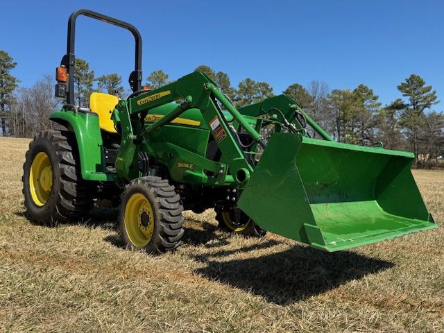 2015 John Deere 3038E Image