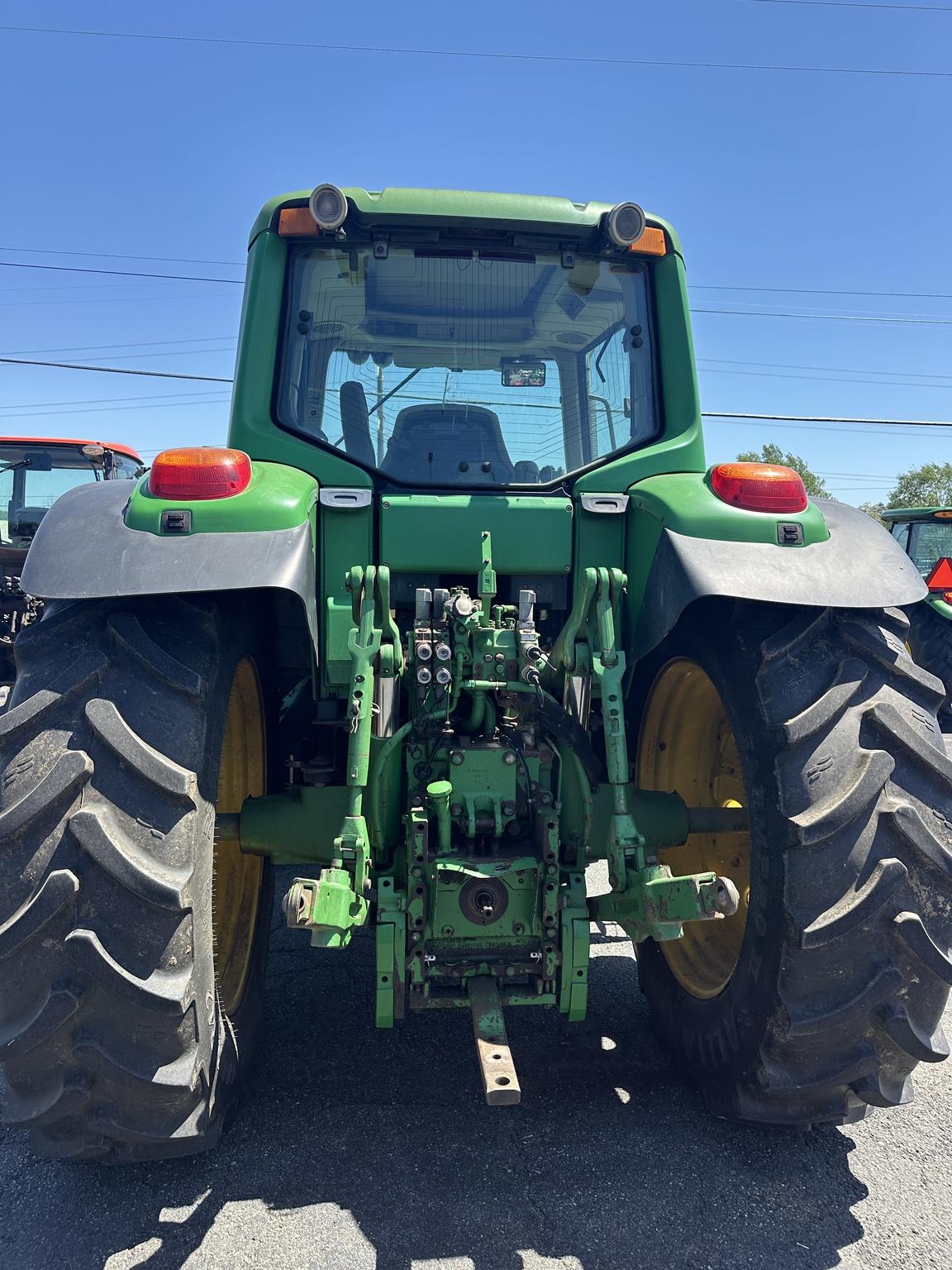 2007 John Deere 7330 Image