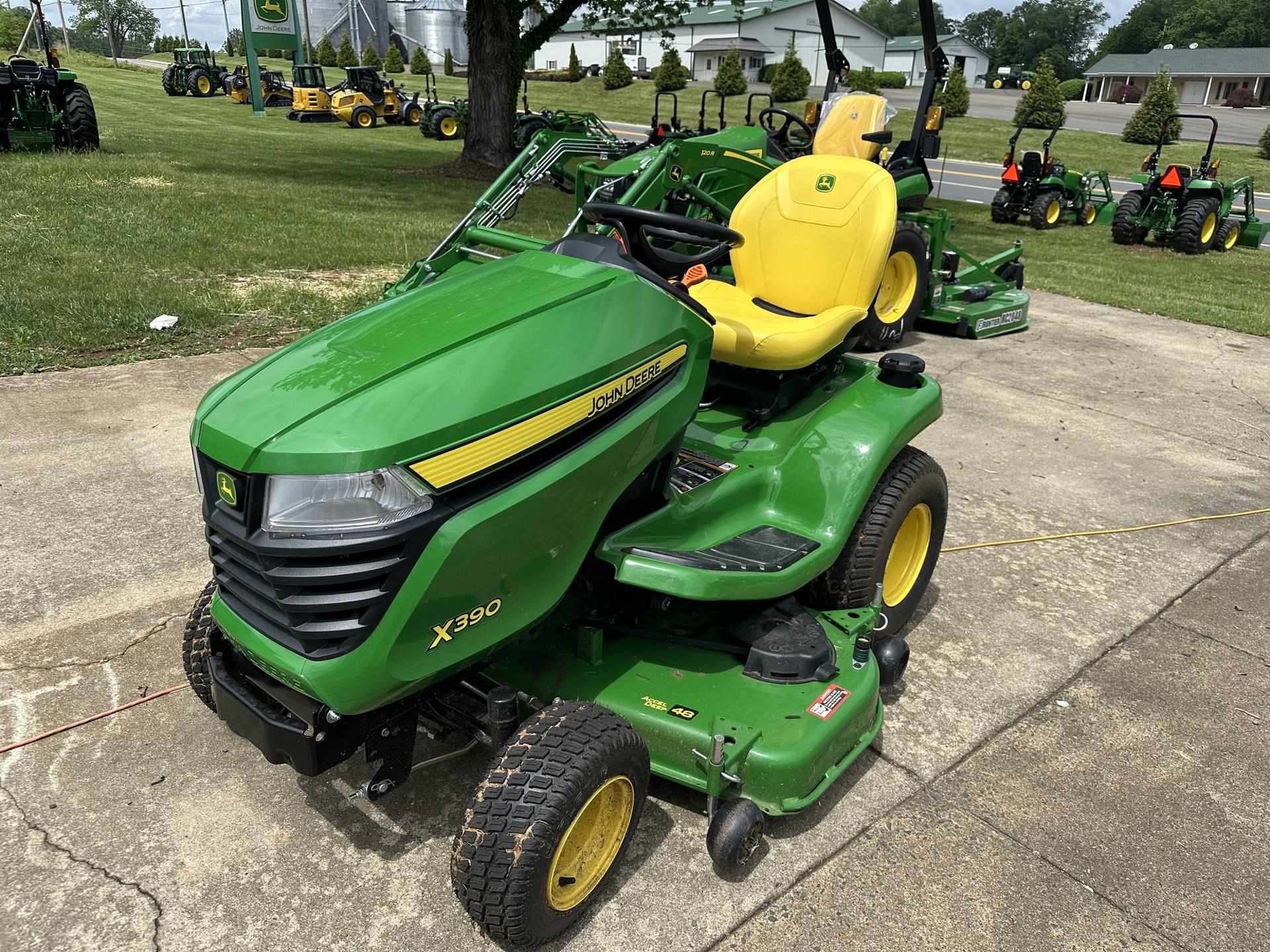 2024 John Deere x390 Image