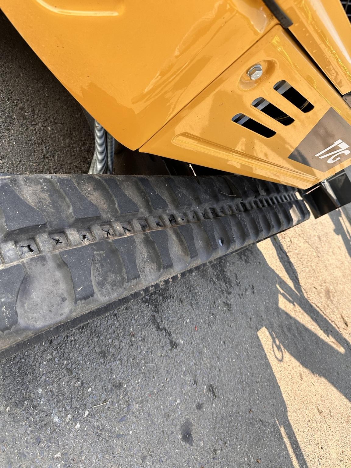 John Deere 17G Image
