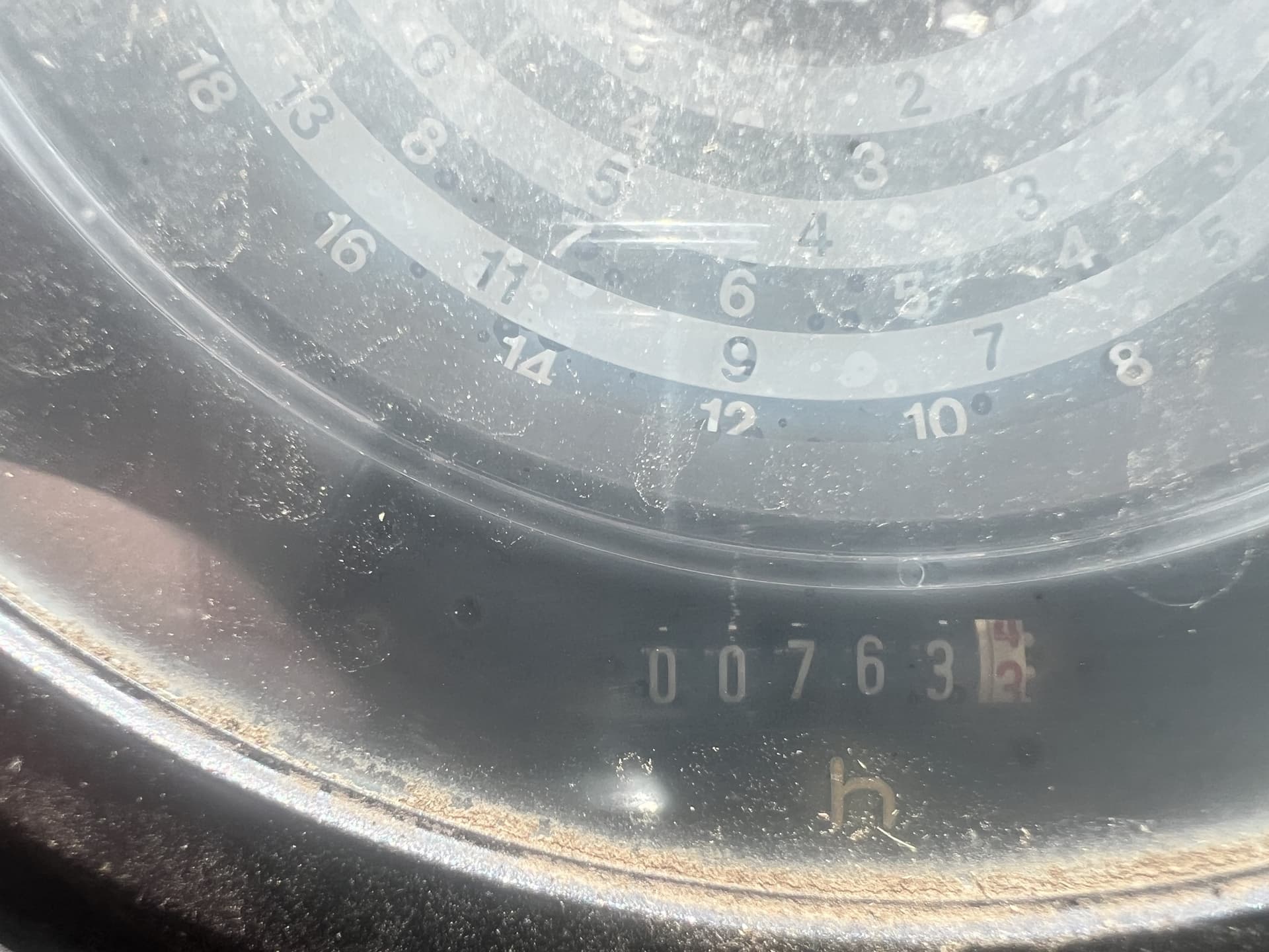 1985 John Deere 2350 Image