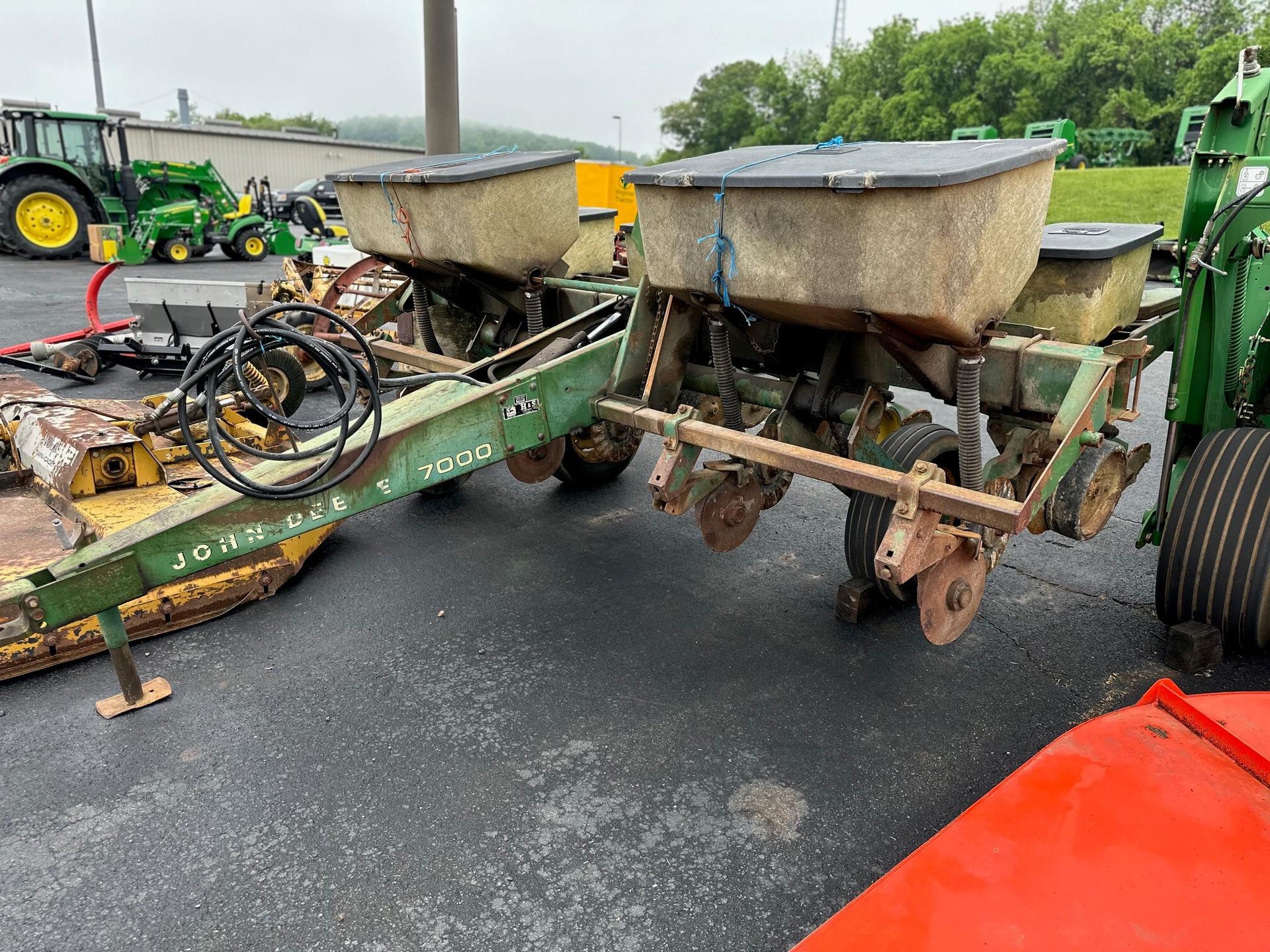 1988 John Deere 7000 Image