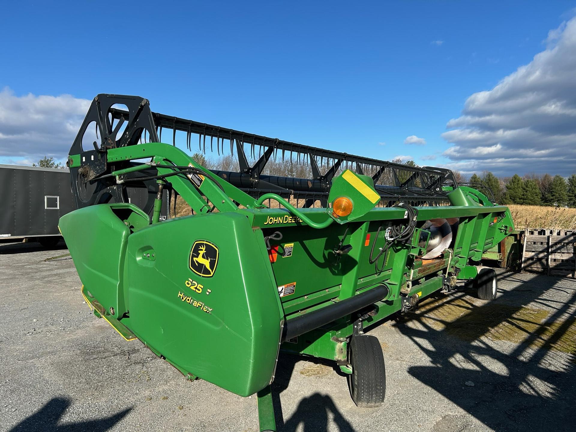 2004 John Deere 625F Image