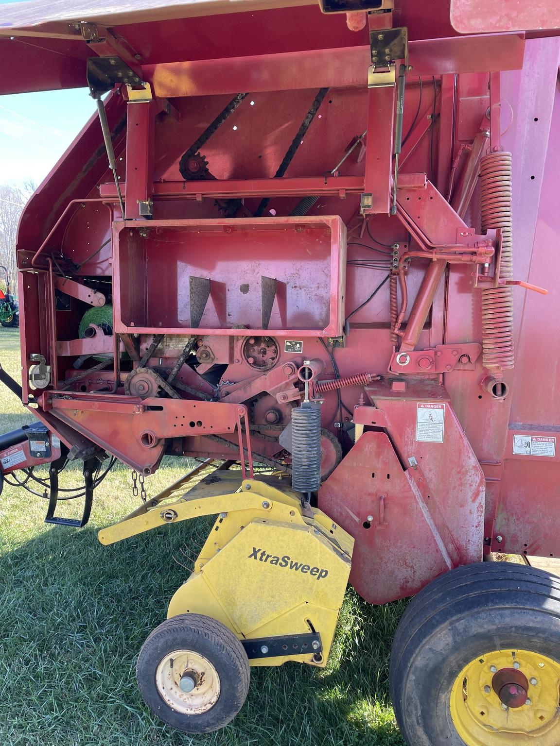 2011 New Holland BR7070 Image