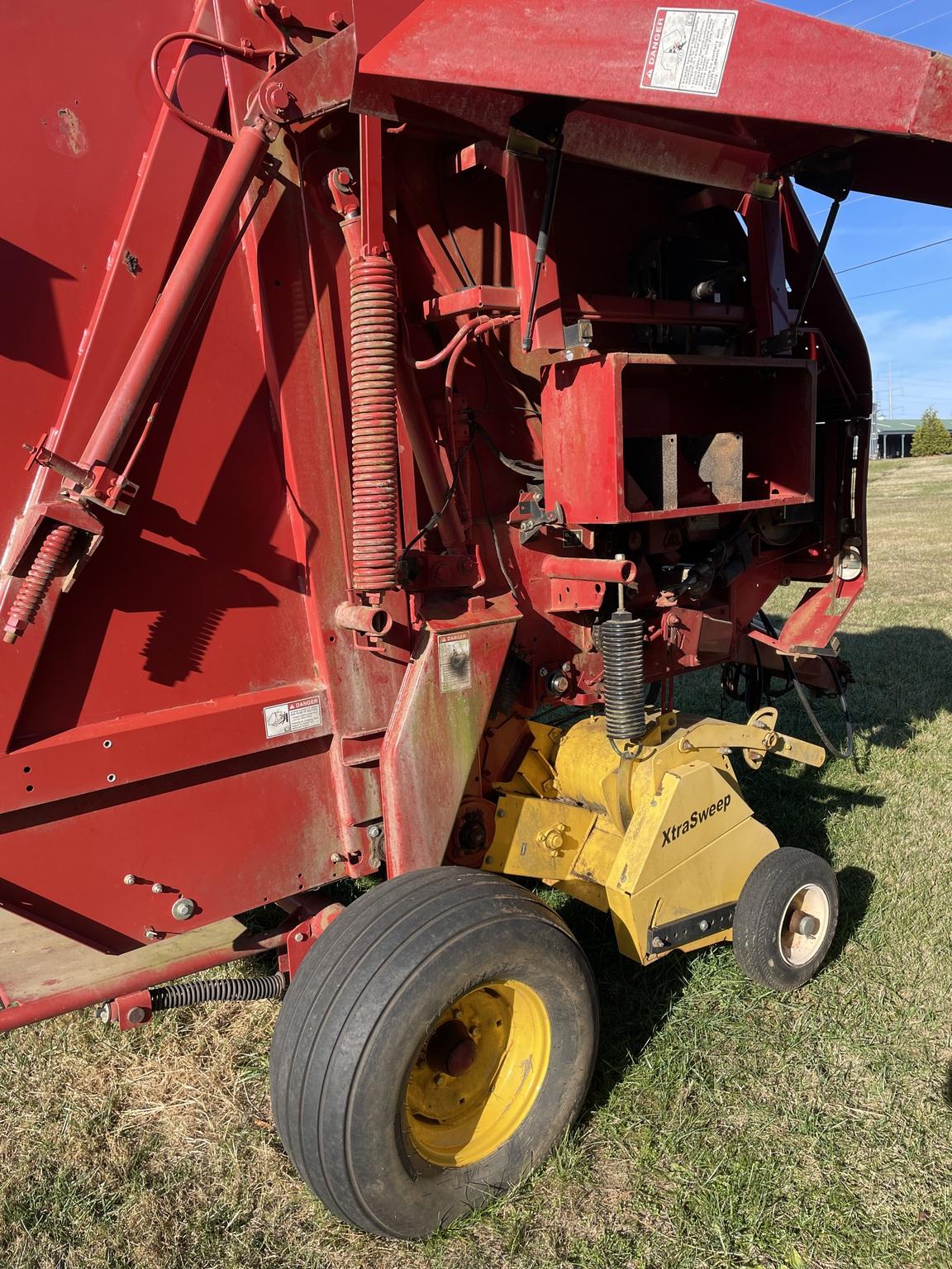 2011 New Holland BR7070 Image