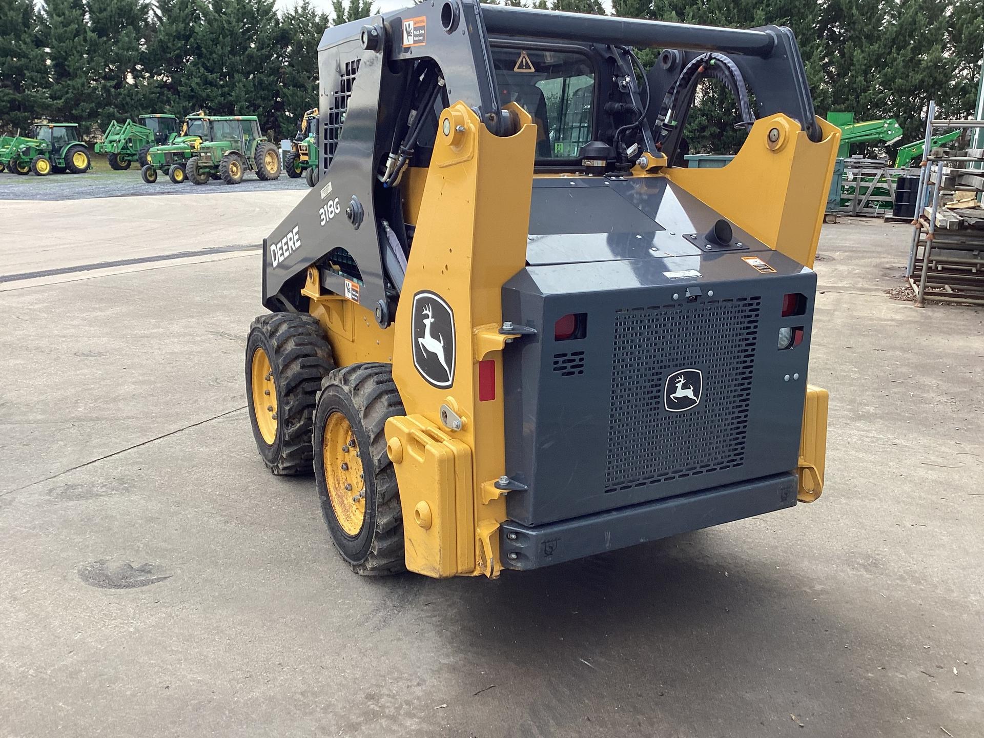 John Deere 318G Image