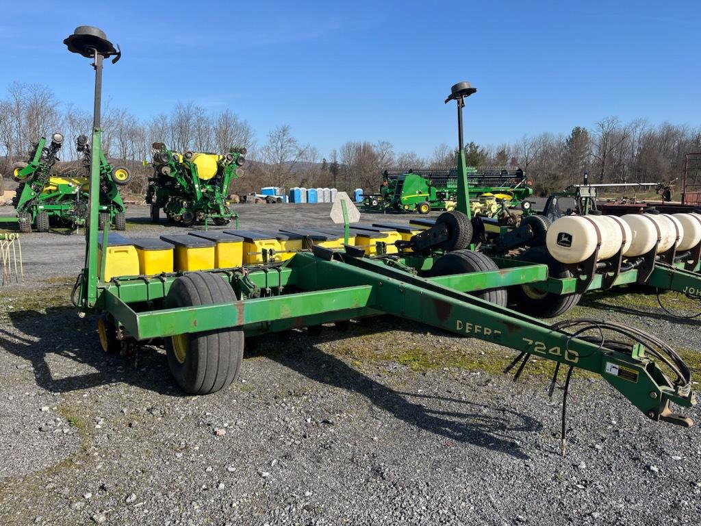 1993 John Deere 7240 Image