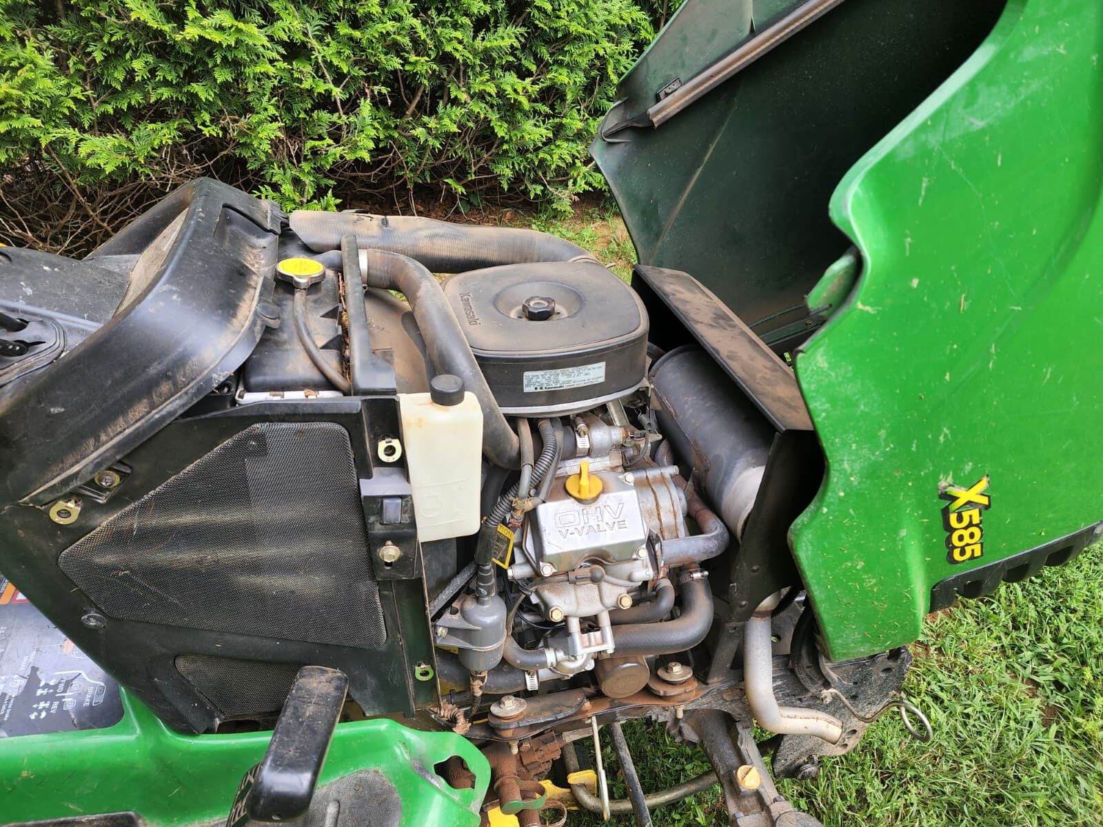2002 John Deere X585 Image