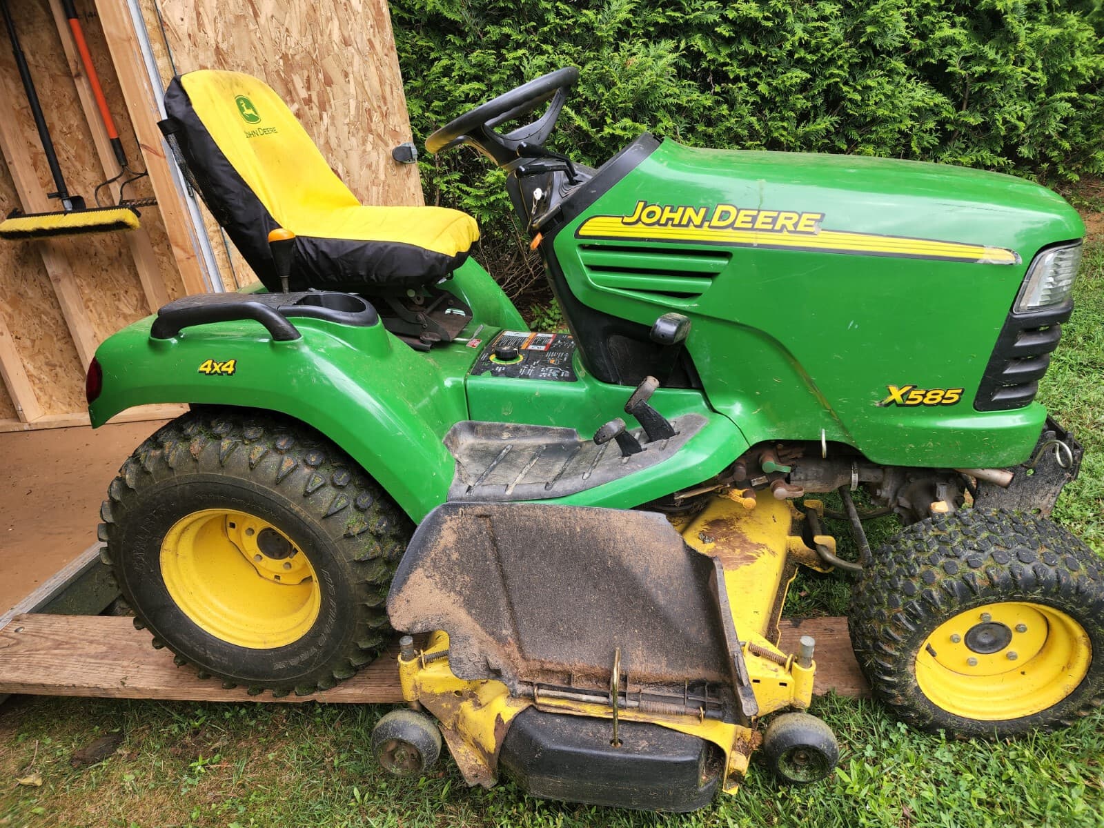 2002 John Deere X585 Image