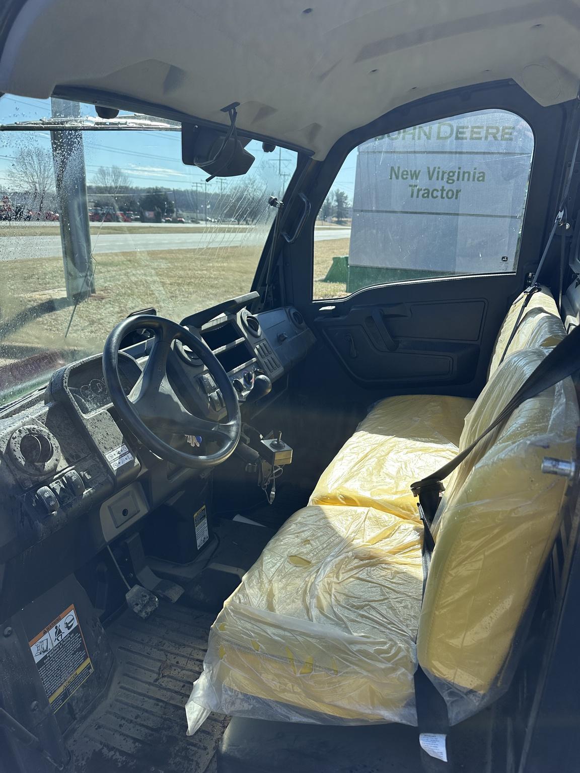 2021 John Deere XUV835M Image