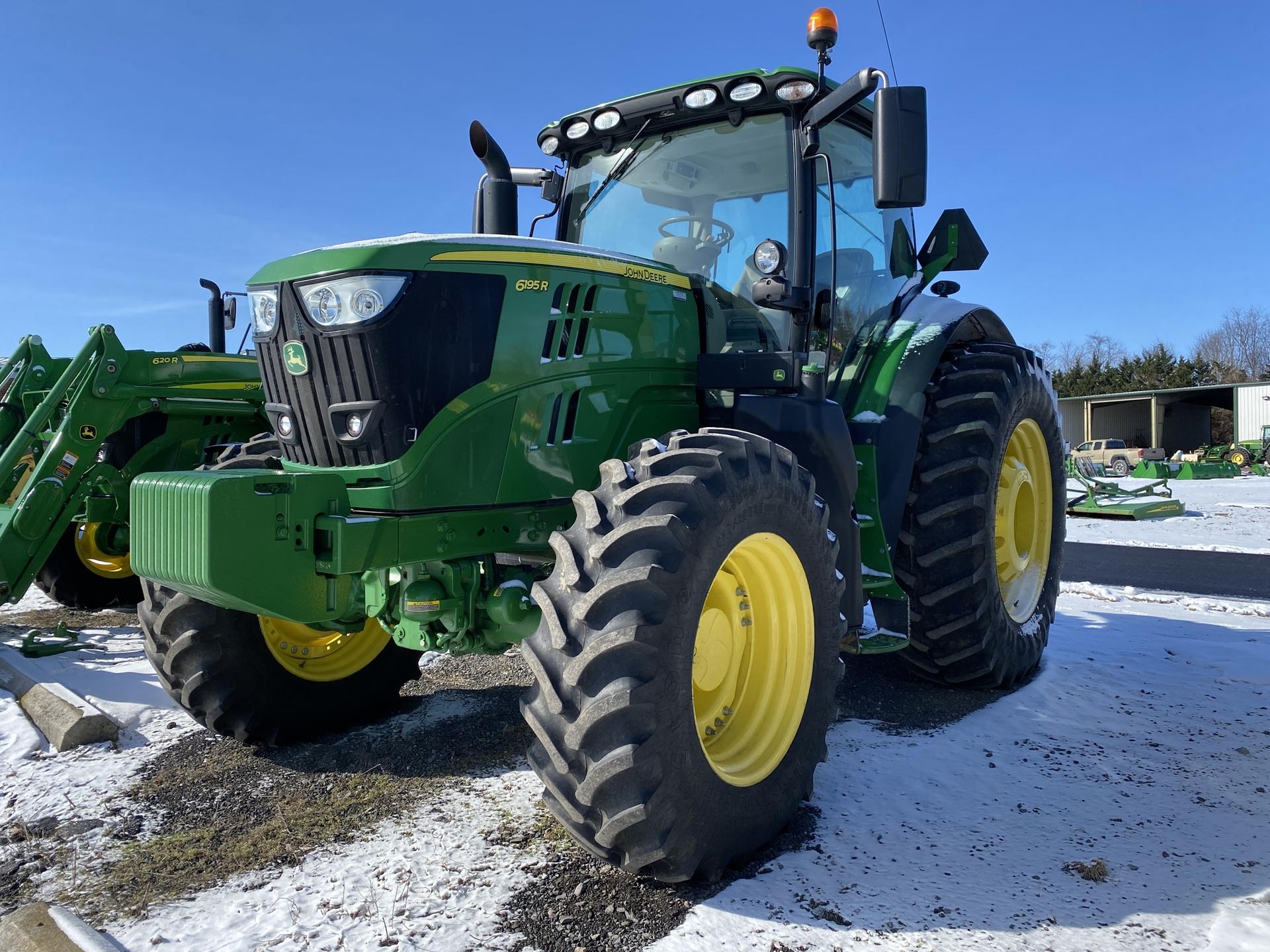 2015 John Deere 6195R Image