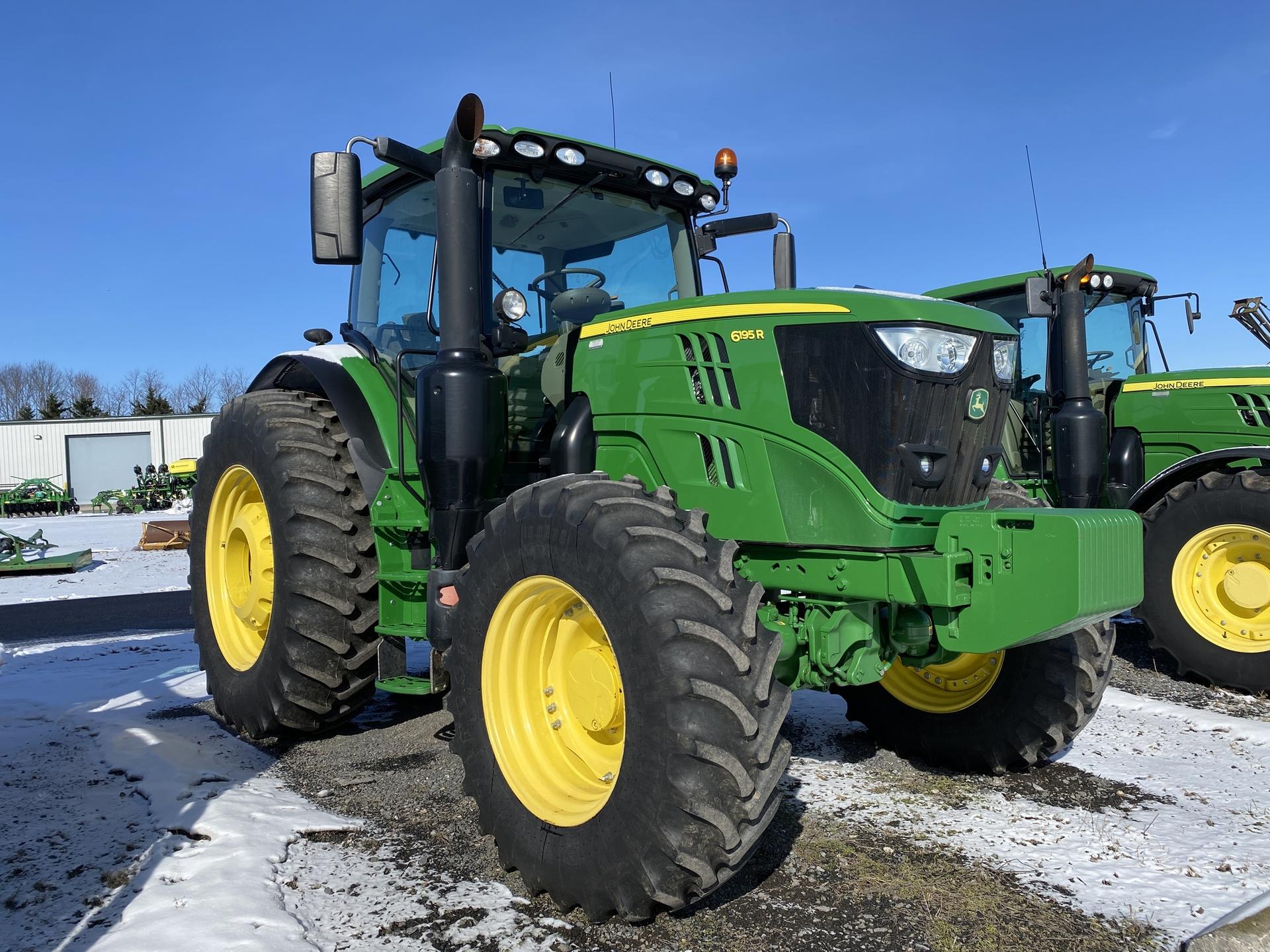 2015 John Deere 6195R Image