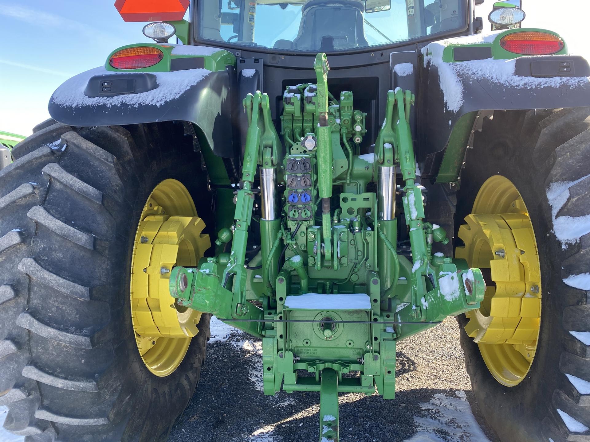 2015 John Deere 6195R Image