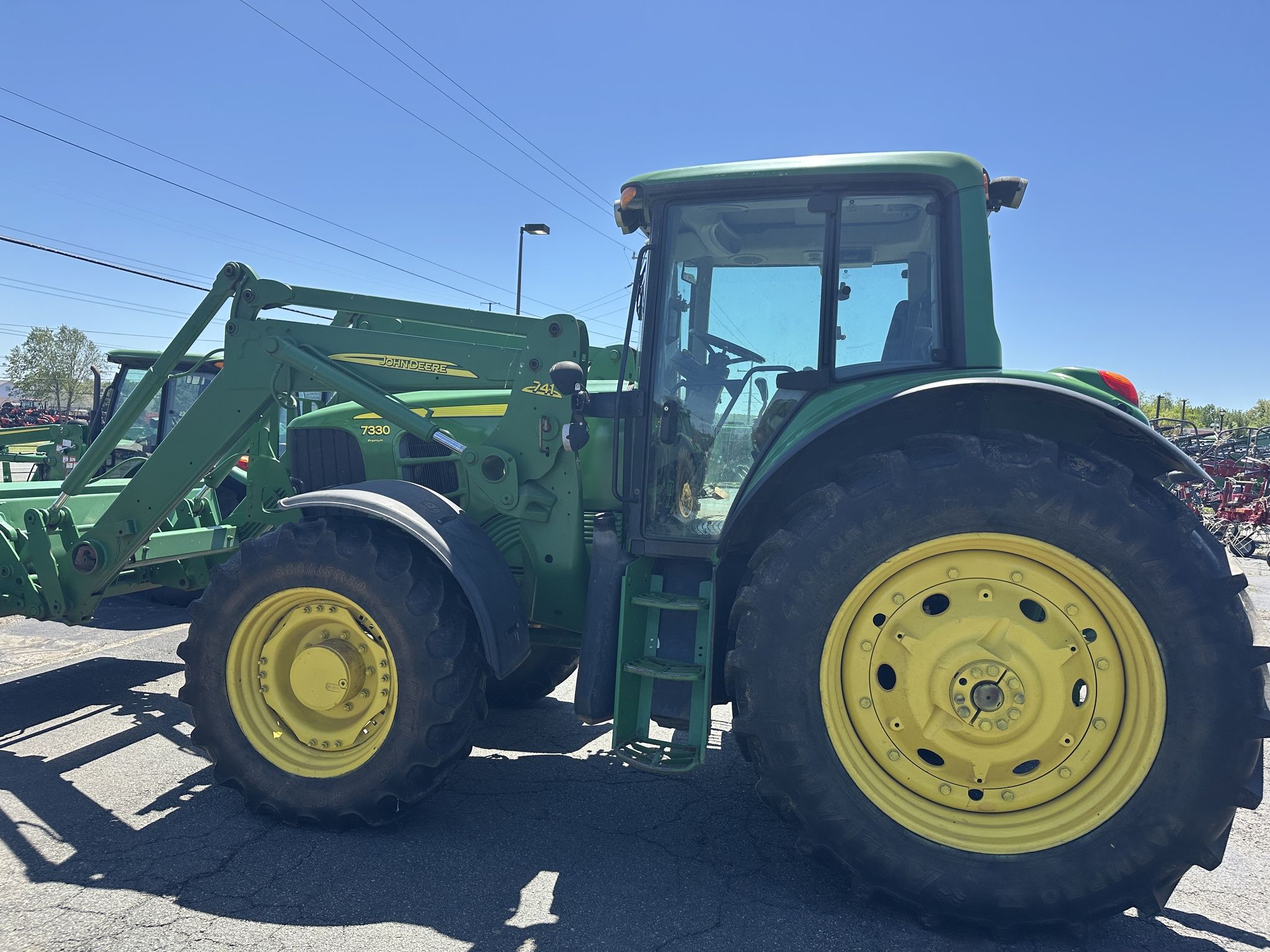 2007 John Deere 7330 Image