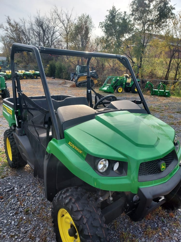 2024 John Deere XUV590E Image