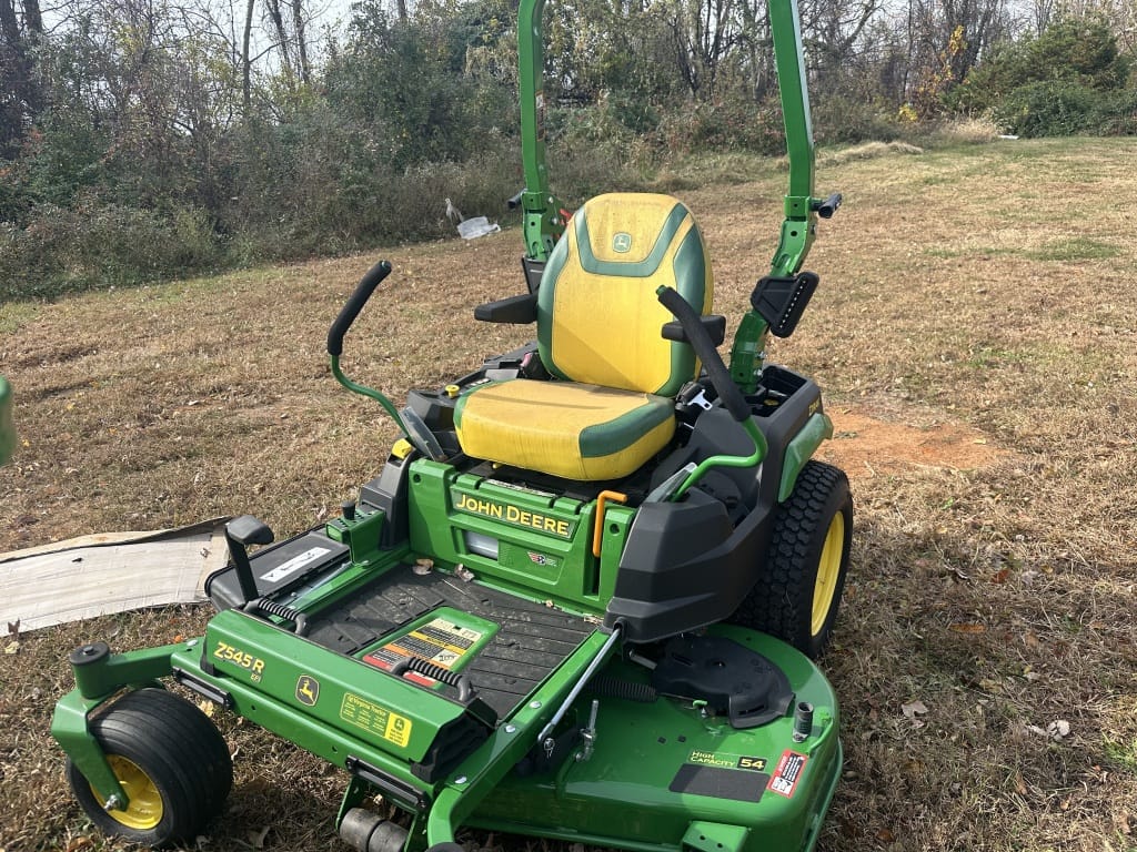 2023 John Deere Z545R Image