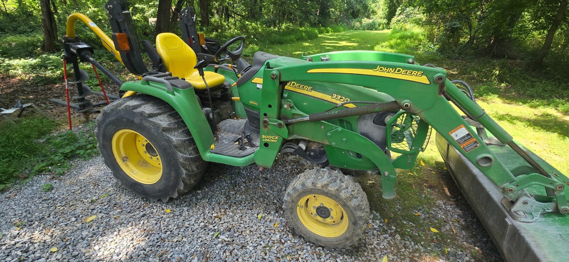 2011 John Deere 3320 Image