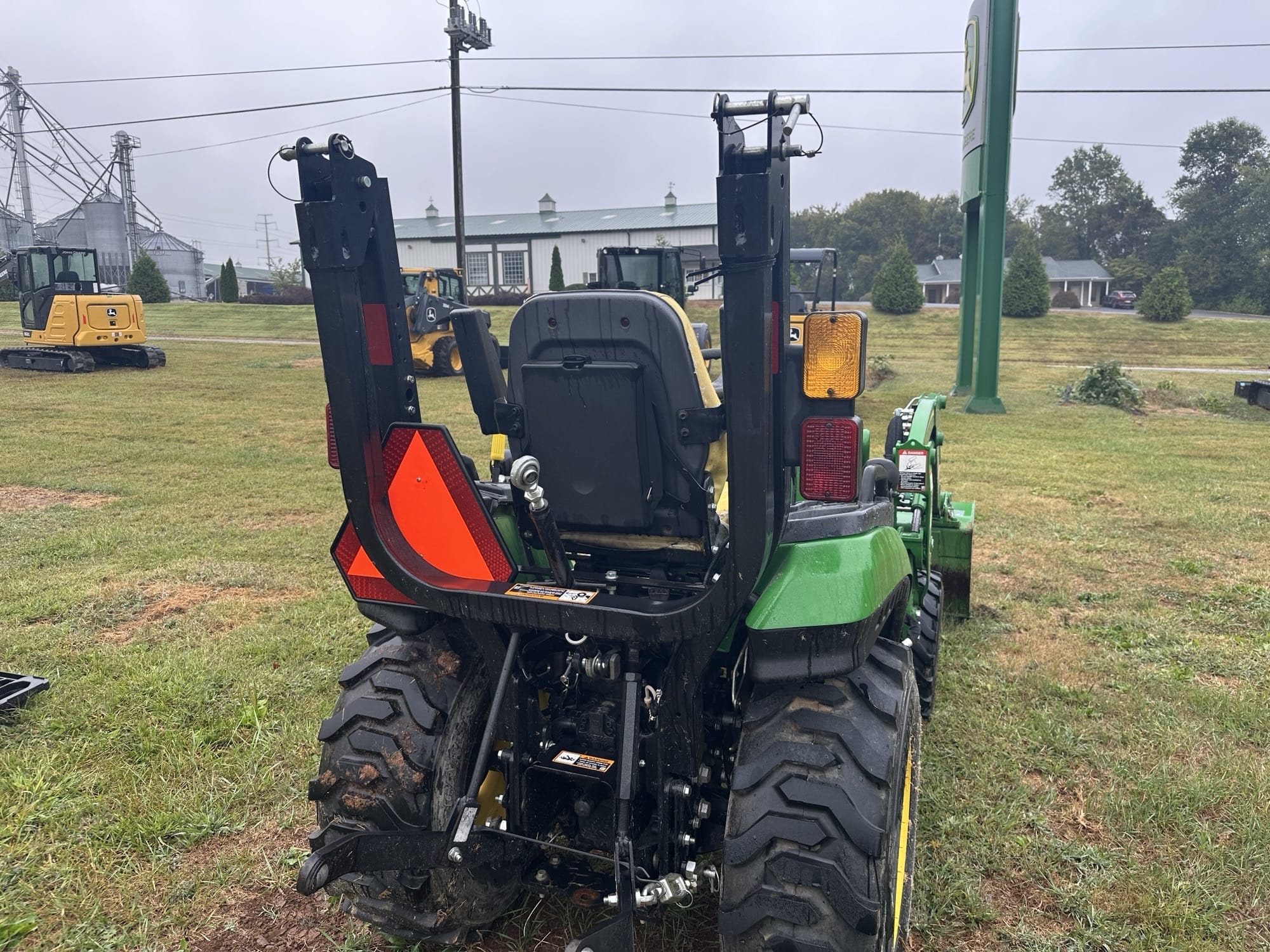 2021 John Deere 2025R Image