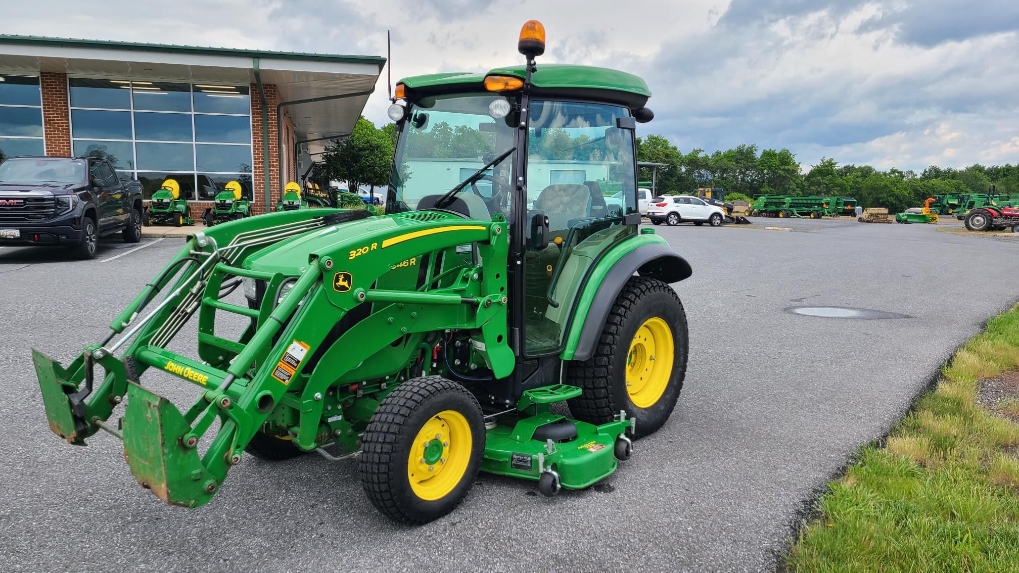 2020 John Deere 3046R Image