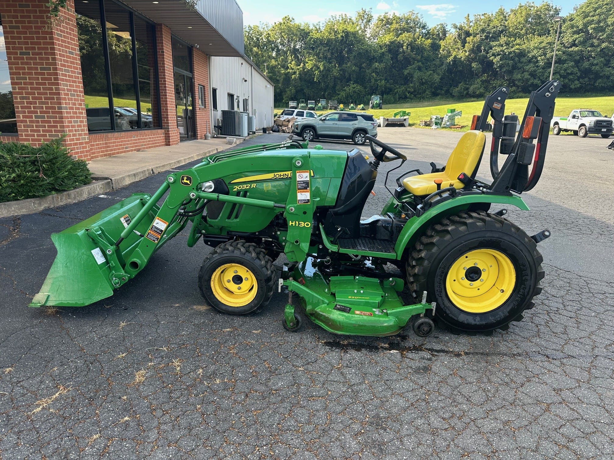 2015 John Deere 2032R Image