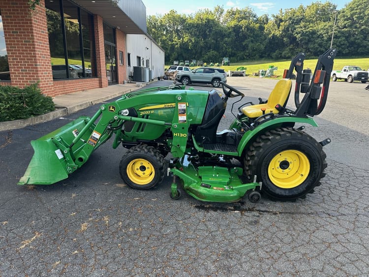 2015 John Deere 2032R Image
