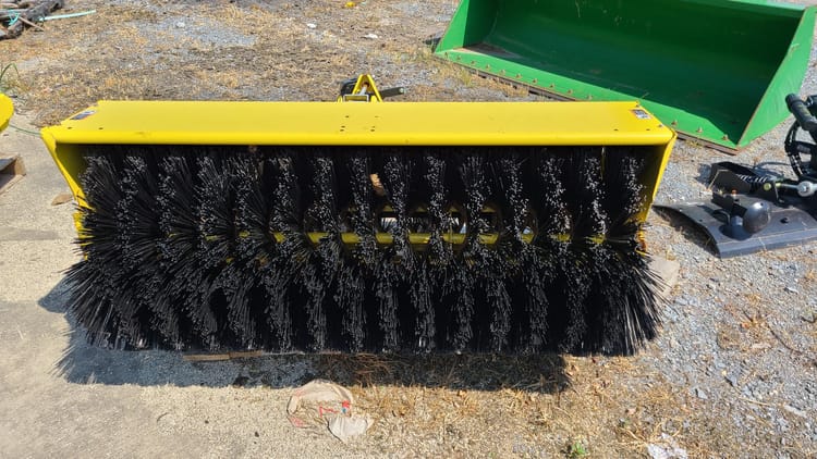 2022 John Deere 60HD Broom Image