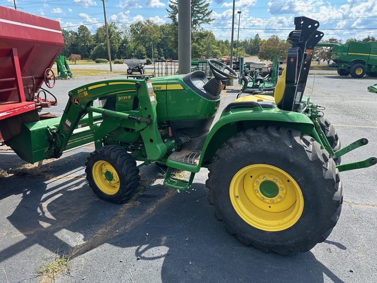 2020 John Deere 3039R Image