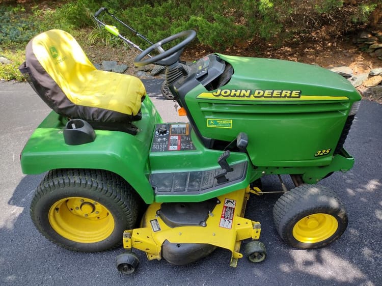 2001 John Deere 325 Image