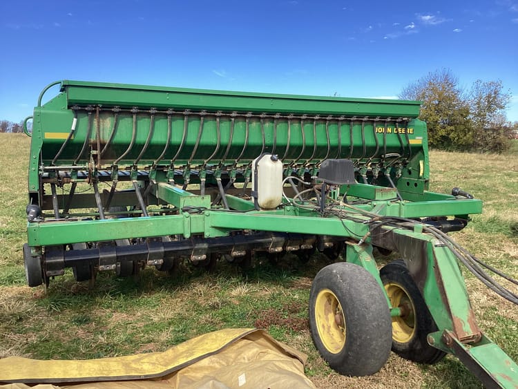 John Deere 1560 Image