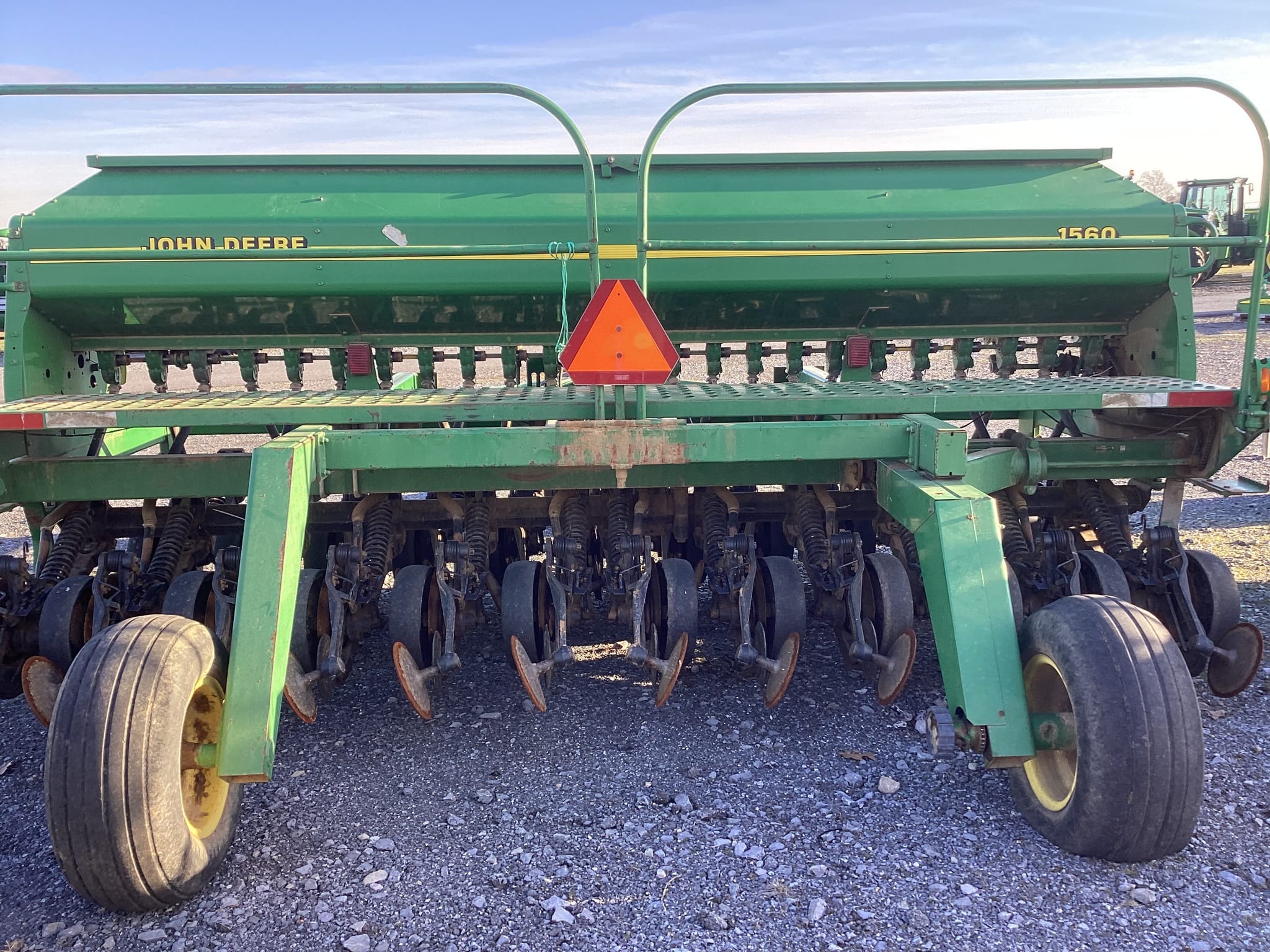 1998 John Deere 1560 Image