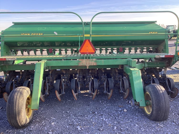 1998 John Deere 1560 Image
