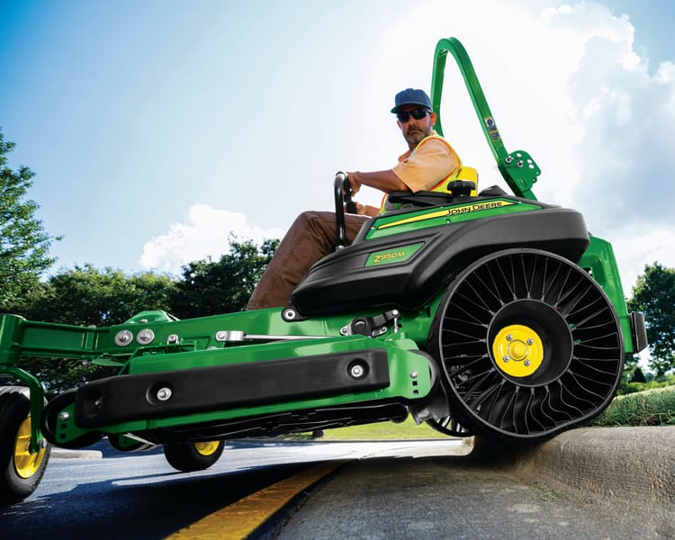 Z900 Series Zero-Turn Mowers